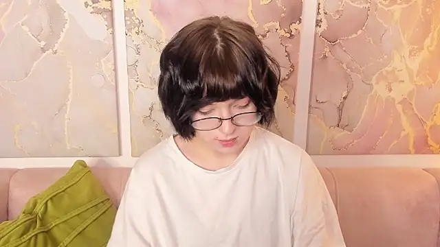 fiamoory online show from December 3, 1:06 am