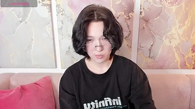 fiamoory online show from April 9, 1:29 am