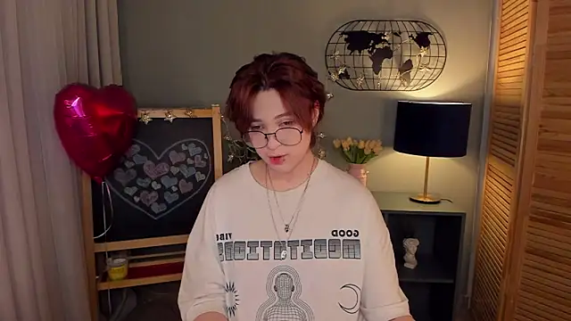 Snapshot of fiamoory chatting on February 19, 1:29 am fiamoory online show from February 19, 1:29 am