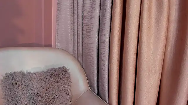 LaraGoldd online show from November 10, 11:43 pm