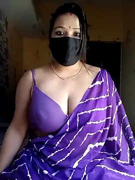 Snapshot of Radhikadavi879 chatting on September 25, 7:03 am Radhikadavi879 online show from September 25, 7:03 am