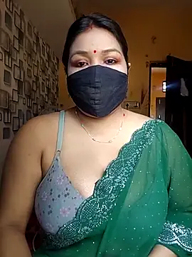 Snapshot of Radhikadavi879 chatting on December 14, 9:15 am Radhikadavi879 online show from December 14, 9:15 am