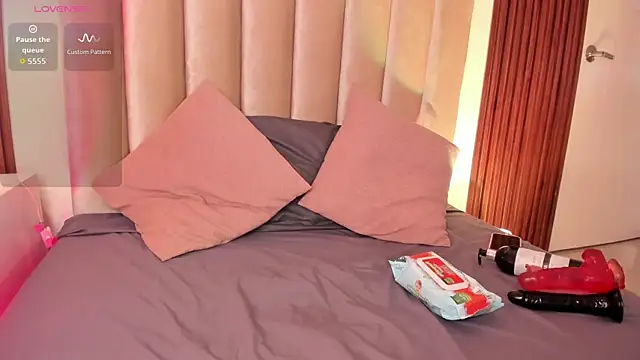 Snapshot of alisson_sanders chatting on December 19, 1:24 pm alisson sanders online show from December 19, 1:24 pm