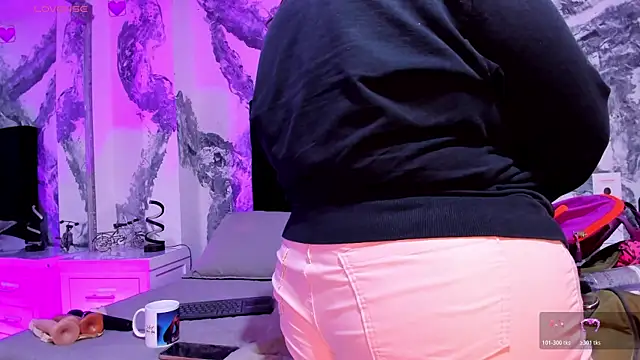 Snapshot of JulietaKane chatting on June 24, 9:01 pm JulietaKane online show from June 24, 9:01 pm