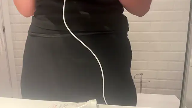 leaxoxo online show from December 6, 9:51 pm