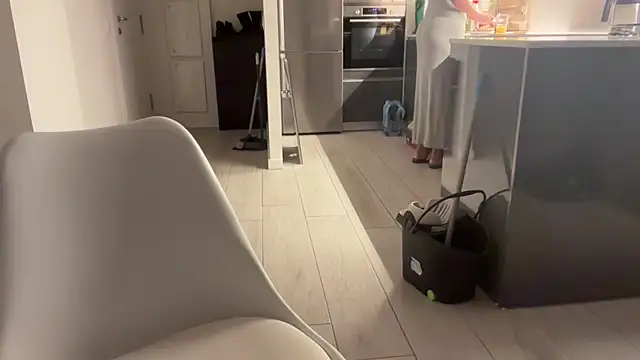 leaxoxo online show from December 5, 6:49 pm