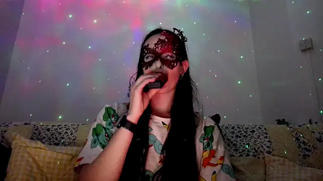 LexiSnowUK online show from December 2, 5:14 pm