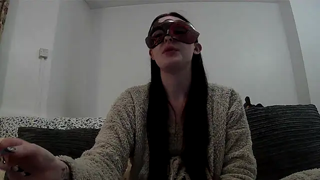 LexiSnowUK online show from March 26, 9:46 pm