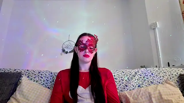 LexiSnowUK online show from December 3, 10:25 am