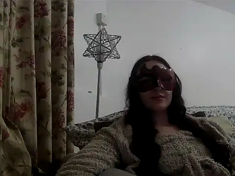 LexiSnowUK online show from February 2, 9:58 pm