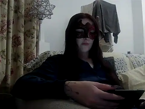 LexiSnowUK online show from February 5, 9:43 pm