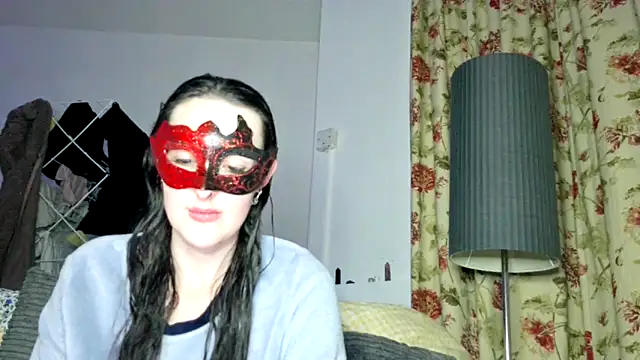 LexiSnowUK online show from December 5, 7:55 pm