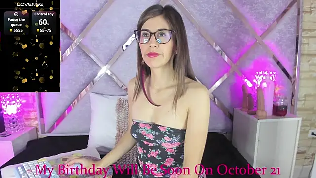  jade white  online show from September 22, 1:06 pm