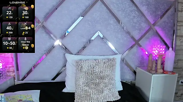  jade white  online show from September 23, 1:18 pm