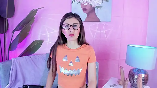  jade white  online show from October 1, 1:04 pm