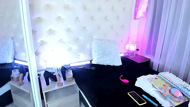  jade white  online show from February 25, 12:38 pm