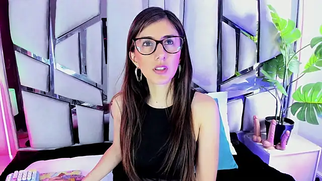  jade white  online show from December 4, 4:39 pm