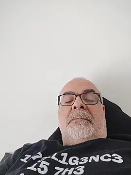 Snapshot of Satiro_Sevilla chatting on May 14, 2:03 pm Satiro Sevilla online show from May 14, 2:03 pm