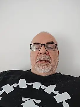 Snapshot of Satiro_Sevilla chatting on May 11, 10:05 am Satiro Sevilla online show from May 11, 10:05 am