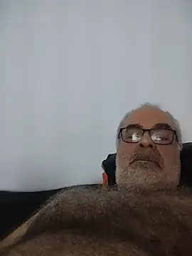 Snapshot of Satiro_Sevilla chatting on October 26, 11:27 pm Satiro Sevilla online show from October 26, 11:27 pm