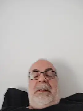 Snapshot of Satiro_Sevilla chatting on May 1, 4:34 pm Satiro Sevilla online show from May 1, 4:34 pm