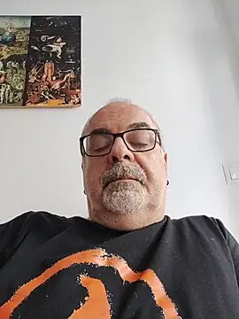 Snapshot of Satiro_Sevilla chatting on October 7, 2:07 pm Satiro Sevilla online show from October 7, 2:07 pm