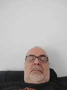Snapshot of Satiro_Sevilla chatting on April 21, 7:26 am Satiro Sevilla online show from April 21, 7:26 am