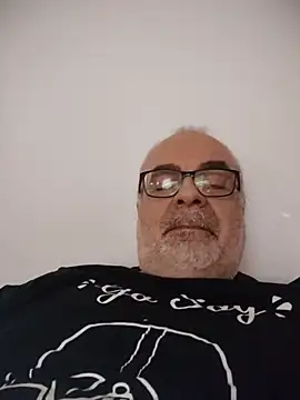 Snapshot of Satiro_Sevilla chatting on April 29, 9:54 pm Satiro Sevilla online show from April 29, 9:54 pm