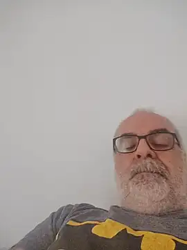 Snapshot of Satiro_Sevilla chatting on May 4, 5:05 pm Satiro Sevilla online show from May 4, 5:05 pm