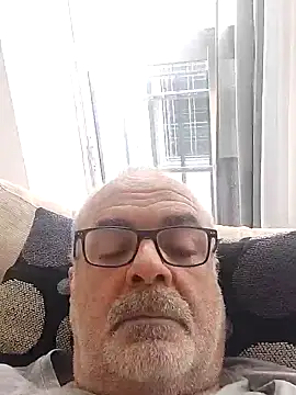 Snapshot of Satiro_Sevilla chatting on February 17, 3:11 pm Satiro Sevilla online show from February 17, 3:11 pm