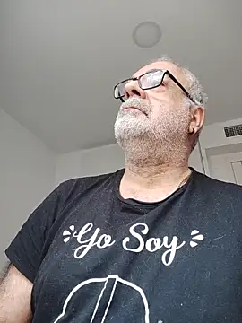 Snapshot of Satiro_Sevilla chatting on May 3, 6:18 am Satiro Sevilla online show from May 3, 6:18 am