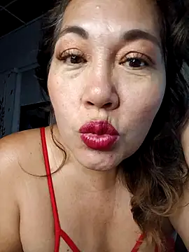 Snapshot of anniecoopeer chatting on October 16, 10:45 am anniecoopeer online show from October 16, 10:45 am