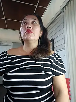 Snapshot of anniecoopeer chatting on March 4, 10:05 pm anniecoopeer online show from March 4, 10:05 pm