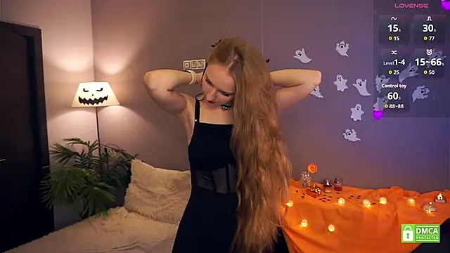 Snapshot of EsmaCarll chatting on October 30, 8:28 pm EsmaCarll online show from October 30, 8:28 pm