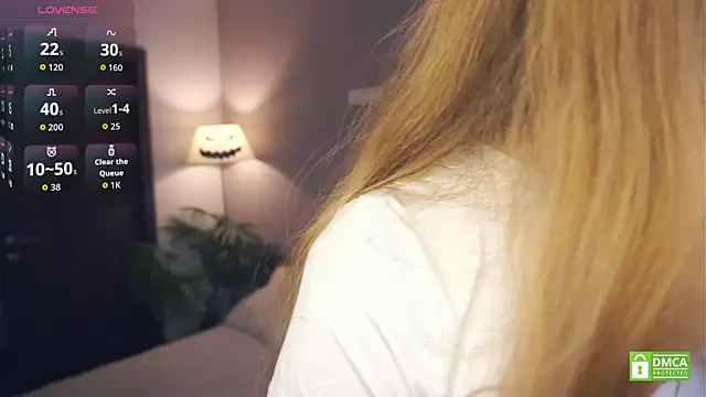 Snapshot of EsmaCarll chatting on November 23, 11:42 am EsmaCarll online show from November 23, 11:42 am