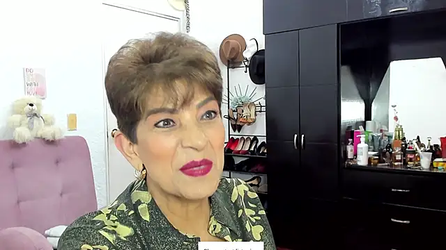 Snapshot of Angelina_Stone_65 chatting on October 18, 12:34 am Angelina Stone 65 online show from October 18, 12:34 am