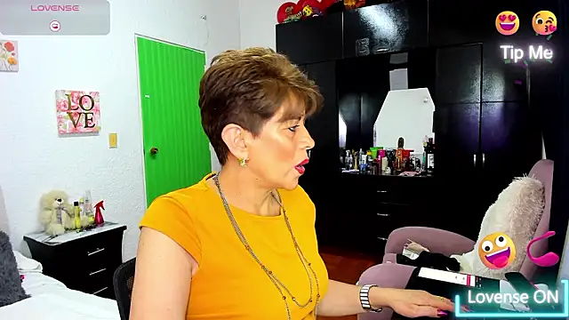 Snapshot of Angelina_Stone_65 chatting on February 22, 1:19 am Angelina Stone 65 online show from February 22, 1:19 am