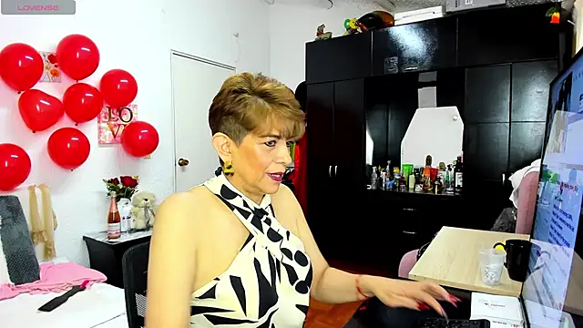 Snapshot of Angelina_Stone_65 chatting on February 16, 9:24 pm Angelina Stone 65 online show from February 16, 9:24 pm