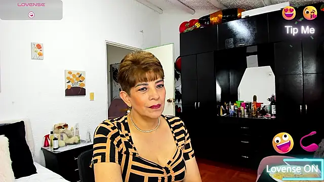 Snapshot of Angelina_Stone_65 chatting on February 26, 8:20 pm Angelina Stone 65 online show from February 26, 8:20 pm