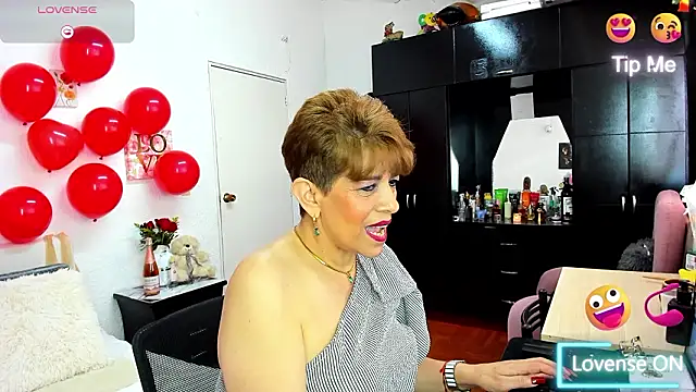 Snapshot of Angelina_Stone_65 chatting on February 17, 7:55 pm Angelina Stone 65 online show from February 17, 7:55 pm