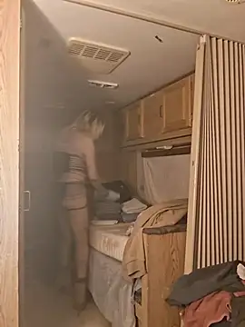 HoneyBdaQueen online show from April 6, 3:46 am