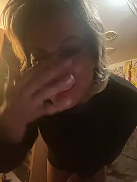 HoneyBdaQueen online show from January 8, 4:34 am