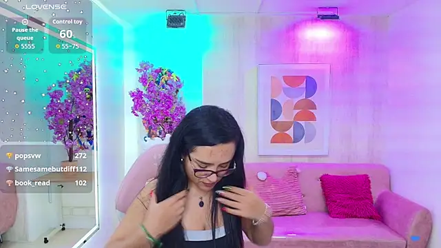 Snapshot of Tiara_rr chatting on November 18, 7:55 am Tiara rr online show from November 18, 7:55 am