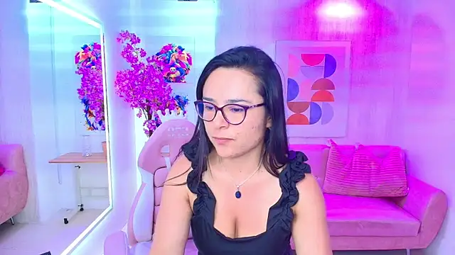 Snapshot of Tiara_rr chatting on October 5, 3:52 am Tiara rr online show from October 5, 3:52 am