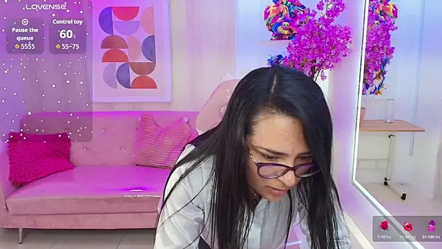 Snapshot of Tiara_rr chatting on October 2, 7:39 pm Tiara rr online show from October 2, 7:39 pm
