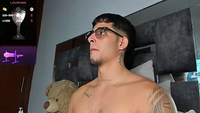 iamcamiloo  online show from October 31, 5:48 am