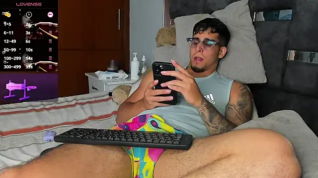 iamcamiloo  online show from September 18, 5:32 am