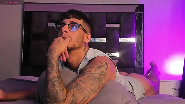 iamcamiloo  online show from March 6, 1:05 am