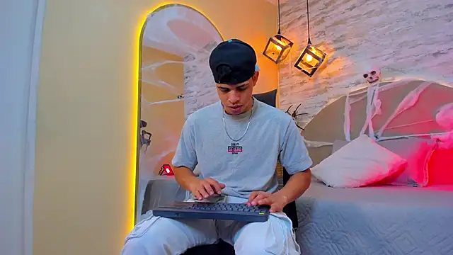 Snapshot of Benjamin_More chatting on October 20, 3:45 pm Benjamin More online show from October 20, 3:45 pm