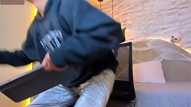 Snapshot of Benjamin_More chatting on October 17, 1:46 pm Benjamin More online show from October 17, 1:46 pm